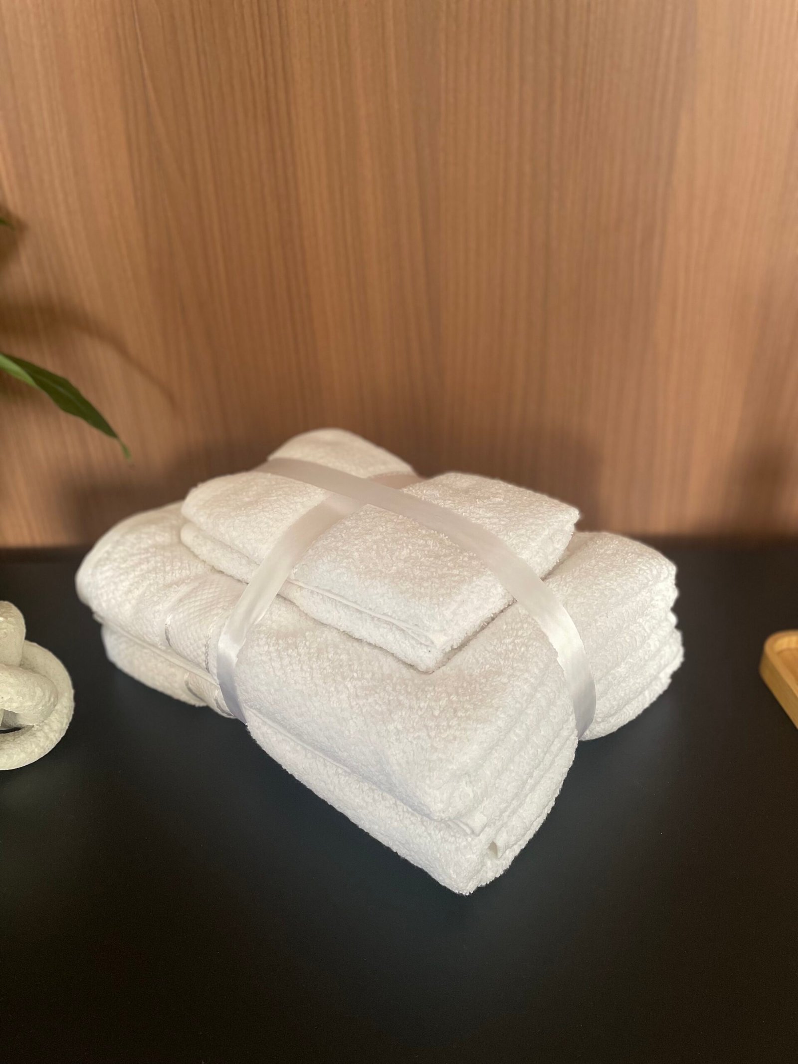 Premium 550 GSM Cotton White Towel Set. - Image 2